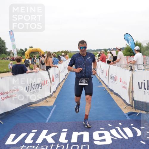 22.06.2025 - Viking Triathlon MichiJ http://msf.ph/oto/8132505 22.06.2025 15:45:56 Ziel 449 meine-sportfotos.de