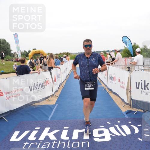 22.06.2025 - Viking Triathlon MichiJ http://msf.ph/oto/8132507 22.06.2025 15:45:56 Ziel 449 meine-sportfotos.de