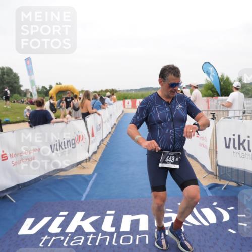 22.06.2025 - Viking Triathlon MichiJ http://msf.ph/oto/8132510 22.06.2025 15:45:57 Ziel 449 meine-sportfotos.de