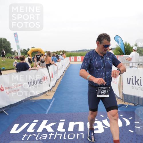 22.06.2025 - Viking Triathlon MichiJ http://msf.ph/oto/8132511 22.06.2025 15:45:57 Ziel 449 meine-sportfotos.de