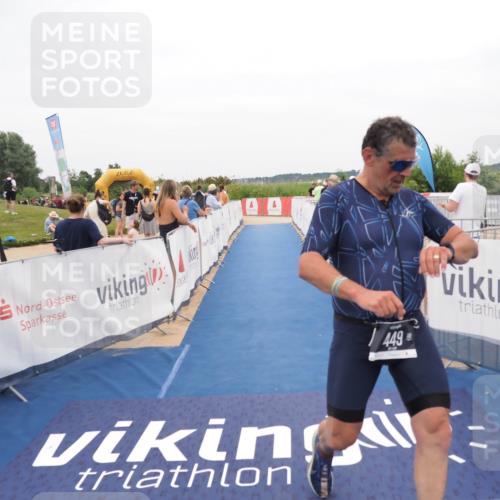 22.06.2025 - Viking Triathlon MichiJ http://msf.ph/oto/8132512 22.06.2025 15:45:57 Ziel 449 meine-sportfotos.de