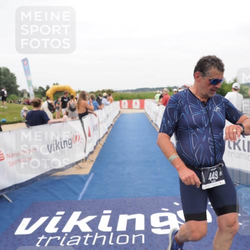22.06.2025 - Viking Triathlon MichiJ http://msf.ph/oto/8132513 22.06.2025 15:45:57 Ziel 449 meine-sportfotos.de