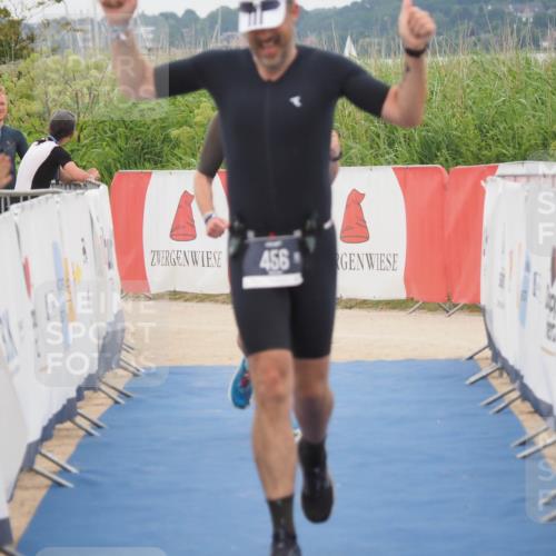 22.06.2025 - Viking Triathlon MichiJ http://msf.ph/oto/8132563 22.06.2025 15:46:44 Ziel 456 meine-sportfotos.de