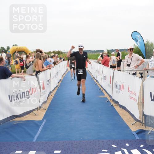 22.06.2025 - Viking Triathlon MichiJ http://msf.ph/oto/8132579 22.06.2025 15:46:46 Ziel 456 meine-sportfotos.de