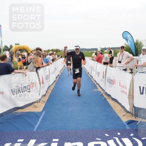 22.06.2025 - Viking Triathlon MichiJ http://msf.ph/oto/8132580 22.06.2025 15:46:46 Ziel 456 meine-sportfotos.de