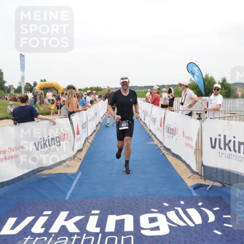22.06.2025 - Viking Triathlon MichiJ http://msf.ph/oto/8132586 22.06.2025 15:46:47 Ziel 335, 456 meine-sportfotos.de