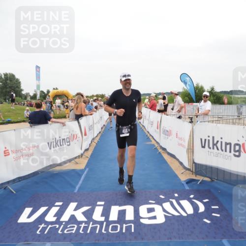22.06.2025 - Viking Triathlon MichiJ http://msf.ph/oto/8132591 22.06.2025 15:46:47 Ziel 335, 456 meine-sportfotos.de