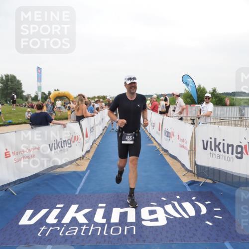 22.06.2025 - Viking Triathlon MichiJ http://msf.ph/oto/8132592 22.06.2025 15:46:47 Ziel 335, 456 meine-sportfotos.de
