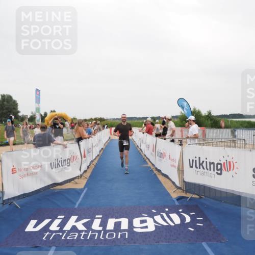 22.06.2025 - Viking Triathlon MichiJ http://msf.ph/oto/8132597 22.06.2025 15:46:52 Ziel 335, 456 meine-sportfotos.de