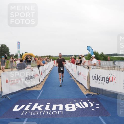 22.06.2025 - Viking Triathlon MichiJ http://msf.ph/oto/8132600 22.06.2025 15:46:52 Ziel 335, 456 meine-sportfotos.de