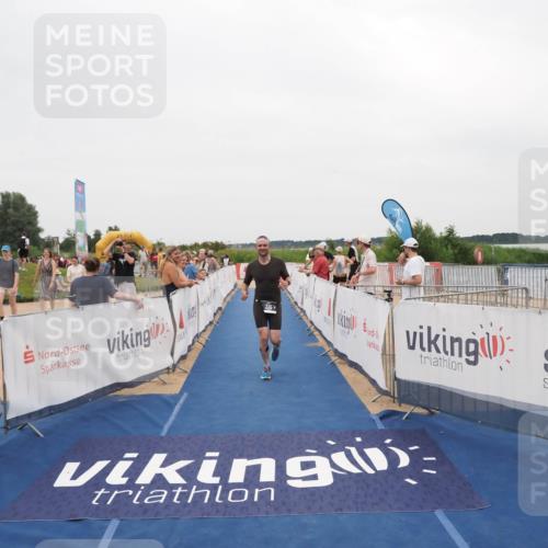 22.06.2025 - Viking Triathlon MichiJ http://msf.ph/oto/8132601 22.06.2025 15:46:52 Ziel 335, 456 meine-sportfotos.de