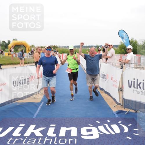 22.06.2025 - Viking Triathlon MichiJ http://msf.ph/oto/8132720 22.06.2025 15:48:02 Ziel 618 meine-sportfotos.de