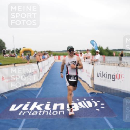 22.06.2025 - Viking Triathlon MichiJ http://msf.ph/oto/8132782 22.06.2025 15:48:22 Ziel 481 meine-sportfotos.de