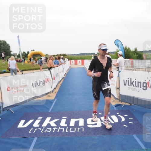 22.06.2025 - Viking Triathlon MichiJ http://msf.ph/oto/8132863 22.06.2025 15:49:54 Ziel 34 meine-sportfotos.de