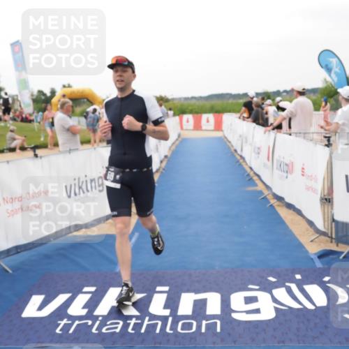 22.06.2025 - Viking Triathlon MichiJ http://msf.ph/oto/8133025 22.06.2025 15:52:29 Ziel 519 meine-sportfotos.de