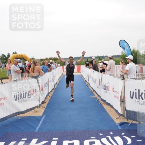 22.06.2025 - Viking Triathlon MichiJ http://msf.ph/oto/8133043 22.06.2025 15:52:50 Ziel 463 meine-sportfotos.de