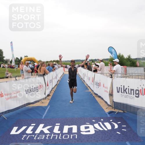 22.06.2025 - Viking Triathlon MichiJ http://msf.ph/oto/8133047 22.06.2025 15:52:50 Ziel 463 meine-sportfotos.de