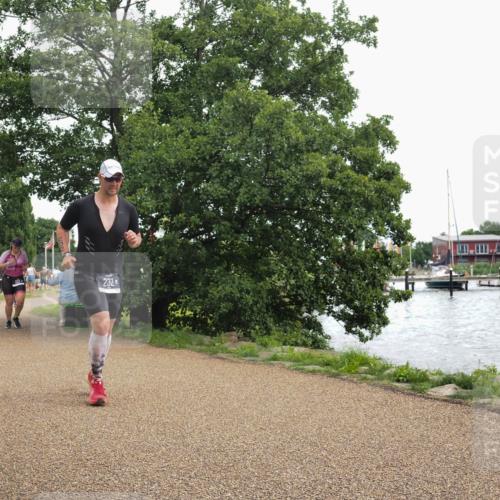22.06.2025 - Viking Triathlon KatJ http://msf.ph/oto/8137233 22.06.2025 14:48:24 Laufen 130, 232 meine-sportfotos.de