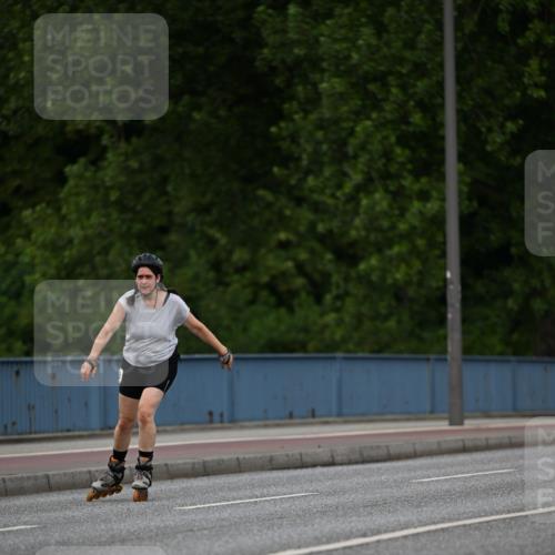 29.06.2025 - hella hamburg halbmarathon Dr. Thomas Lammeyer http://msf.ph/oto/8138511 29.06.2025 09:02:17 Kennedybrücke  meine-sportfotos.de