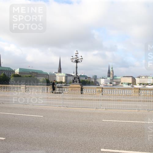 29.06.2025 - hella hamburg halbmarathon Jannik Wohlers http://msf.ph/oto/8139550 29.06.2025 08:27:13 Lombardsbrücke  meine-sportfotos.de
