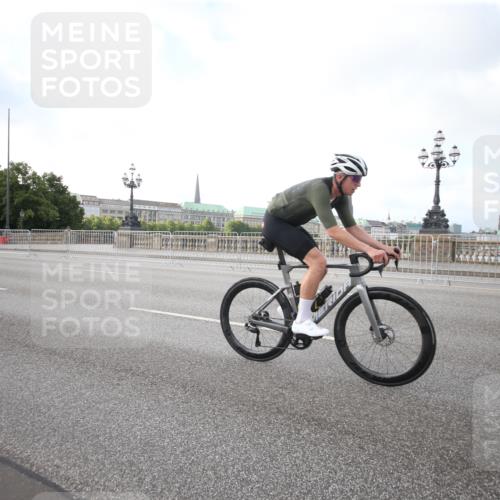 29.06.2025 - hella hamburg halbmarathon Jannik Wohlers http://msf.ph/oto/8139602 29.06.2025 08:32:44 Lombardsbrücke  meine-sportfotos.de