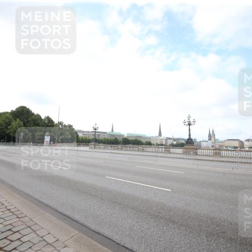 29.06.2025 - hella hamburg halbmarathon Jannik Wohlers http://msf.ph/oto/8139605 29.06.2025 08:32:59 Lombardsbrücke  meine-sportfotos.de