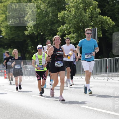 29.06.2025 - hella hamburg halbmarathon Jannik Wohlers http://msf.ph/oto/8139698 29.06.2025 10:04:49 Lombardsbrücke 1863, 2288, 2424, 3071, 3413, 3578, 4220, 6059, 6907, 6908, 7826, 8089, 8999, 9007, 9075, 9165, 9559, 9680, 10694, 12557, 13221, 13327, 13717, 14203, 16478, 16847, 17707, 18189, 18616, 18617, 19034 meine-sportfotos.de