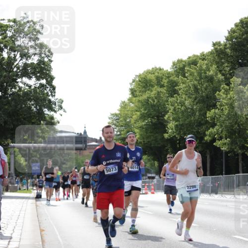 29.06.2025 - hella hamburg halbmarathon Jannik Wohlers http://msf.ph/oto/8139928 29.06.2025 10:05:00 Lombardsbrücke 1863, 1936, 1981, 2288, 2298, 3578, 4014, 4220, 4782, 5073, 6059, 9075, 9165, 9559, 9680, 10343, 10694, 11784, 11873, 12557, 13221, 14465, 14642, 16092, 16478, 16546, 16847, 18616, 18617, 19034 meine-sportfotos.de