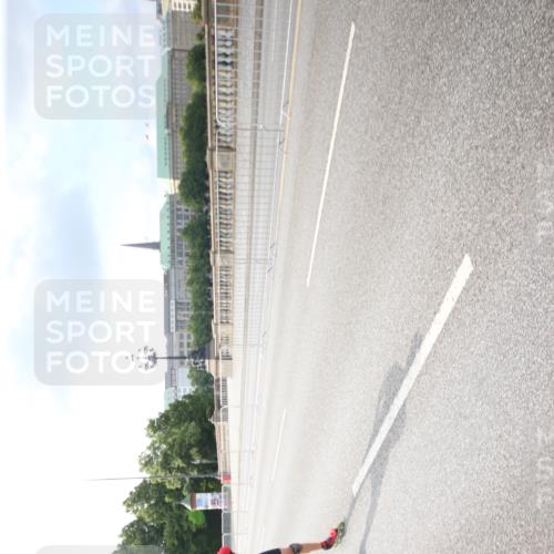 29.06.2025 - hella hamburg halbmarathon Jannik Wohlers http://msf.ph/oto/8140237 29.06.2025 08:58:12 Lombardsbrücke  meine-sportfotos.de