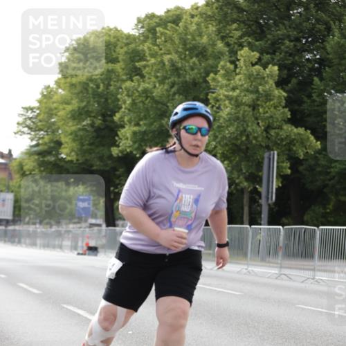 29.06.2025 - hella hamburg halbmarathon Jannik Wohlers http://msf.ph/oto/8140357 29.06.2025 09:04:18 Lombardsbrücke  meine-sportfotos.de