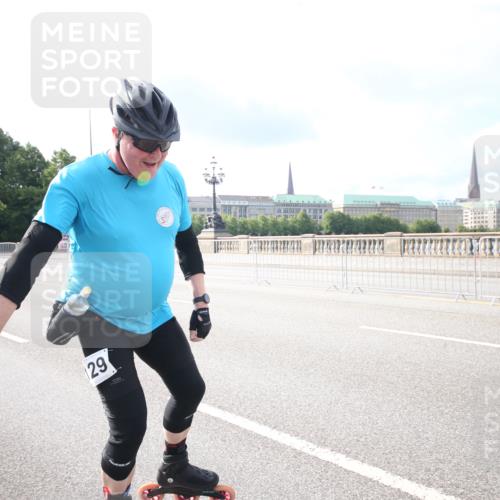 29.06.2025 - hella hamburg halbmarathon Jannik Wohlers http://msf.ph/oto/8140409 29.06.2025 08:58:24 Lombardsbrücke  meine-sportfotos.de