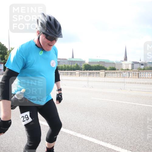 29.06.2025 - hella hamburg halbmarathon Jannik Wohlers http://msf.ph/oto/8140417 29.06.2025 08:58:24 Lombardsbrücke  meine-sportfotos.de
