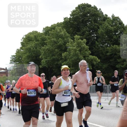 29.06.2025 - hella hamburg halbmarathon Jannik Wohlers http://msf.ph/oto/8140896 29.06.2025 10:43:21 Lombardsbrücke 1023, 1026, 1310, 1400, 2073, 2733, 3288, 3390, 3597, 4866, 5192, 5201, 5214, 5293, 5890, 6036, 6226, 6334, 6971, 6973, 7197, 7205, 7206, 7489, 7504, 8000, 8058, 8504, 9704, 9831, 10097, 10220, 10285, 10325, 10553, 10799, 12518, 12520, 12792, 13371, 13705, 13730, 13777, 14866, 15079, 15177, 15285, 15294, 15448, 15795, 15848, 16298, 16589, 16901, 16902, 17501, 18080, 18310, 18318, 18341, 18436 meine-sportfotos.de