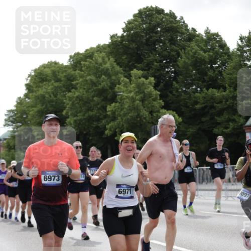 29.06.2025 - hella hamburg halbmarathon Jannik Wohlers http://msf.ph/oto/8140923 29.06.2025 10:43:21 Lombardsbrücke 1023, 1026, 1310, 1400, 2073, 2733, 3288, 3390, 3597, 4866, 5192, 5201, 5214, 5293, 5890, 6036, 6226, 6334, 6971, 6973, 7197, 7205, 7206, 7489, 7504, 8000, 8058, 8504, 9704, 9831, 10097, 10220, 10285, 10325, 10553, 10799, 12518, 12520, 12792, 13371, 13705, 13730, 13777, 14866, 15079, 15177, 15285, 15294, 15448, 15795, 15848, 16298, 16589, 16901, 16902, 17501, 18080, 18310, 18318, 18341, 18436 meine-sportfotos.de
