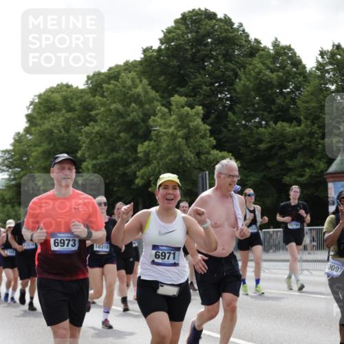 29.06.2025 - hella hamburg halbmarathon Jannik Wohlers http://msf.ph/oto/8140928 29.06.2025 10:43:21 Lombardsbrücke 1023, 1026, 1310, 1400, 2073, 2733, 3288, 3390, 3597, 4866, 5192, 5201, 5214, 5293, 5890, 6036, 6226, 6334, 6971, 6973, 7197, 7205, 7206, 7489, 7504, 8000, 8058, 8504, 9704, 9831, 10097, 10220, 10285, 10325, 10553, 10799, 12518, 12520, 12792, 13371, 13705, 13730, 13777, 14866, 15079, 15177, 15285, 15294, 15448, 15795, 15848, 16298, 16589, 16901, 16902, 17501, 18080, 18310, 18318, 18341, 18436 meine-sportfotos.de