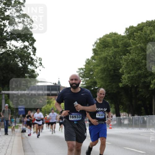 29.06.2025 - hella hamburg halbmarathon Jannik Wohlers http://msf.ph/oto/8140932 29.06.2025 10:06:19 Lombardsbrücke 1993, 5807, 5951, 6572, 6664, 8290, 8960, 10736, 10886, 12371, 13475, 14607, 15377, 16692, 16933, 17059, 17174, 18343, 18381, 18652, 18828 meine-sportfotos.de