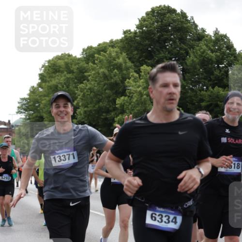 29.06.2025 - hella hamburg halbmarathon Jannik Wohlers http://msf.ph/oto/8141060 29.06.2025 10:43:26 Lombardsbrücke 1023, 1026, 1095, 1306, 1310, 1459, 2073, 2733, 3288, 3597, 4627, 4866, 5001, 5192, 5201, 5293, 5890, 6036, 6334, 6895, 6971, 6973, 7205, 7206, 7489, 7504, 8000, 8058, 8870, 9073, 9704, 9879, 10097, 10220, 10285, 10553, 10799, 12518, 12520, 12792, 13371, 13705, 13777, 14474, 14544, 14866, 15079, 15285, 15294, 15448, 15719, 15795, 15848, 16298, 16308, 16589, 16862, 17293, 17501, 18080, 18310, 18318, 18436 meine-sportfotos.de