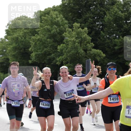 29.06.2025 - hella hamburg halbmarathon Jannik Wohlers http://msf.ph/oto/8141185 29.06.2025 10:43:34 Lombardsbrücke 1026, 1095, 1306, 1459, 1802, 1804, 2073, 2186, 2692, 2733, 3288, 3596, 3597, 4627, 4636, 4898, 5001, 5127, 5293, 5890, 5902, 5905, 6036, 6334, 6895, 7326, 7489, 8058, 8591, 8870, 8957, 9073, 9704, 9879, 10285, 10553, 12520, 12792, 13371, 13777, 13809, 13973, 14474, 14544, 15285, 15294, 15448, 15675, 15719, 16298, 16308, 16862, 17293, 18080, 18318 meine-sportfotos.de