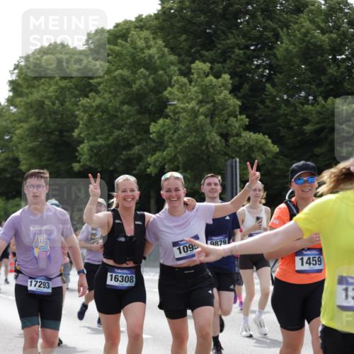 29.06.2025 - hella hamburg halbmarathon Jannik Wohlers http://msf.ph/oto/8141189 29.06.2025 10:43:34 Lombardsbrücke 1026, 1095, 1306, 1459, 1802, 1804, 2073, 2186, 2692, 2733, 3288, 3596, 3597, 4627, 4636, 4898, 5001, 5127, 5293, 5890, 5902, 5905, 6036, 6334, 6895, 7326, 7489, 8058, 8591, 8870, 8957, 9073, 9704, 9879, 10285, 10553, 12520, 12792, 13371, 13777, 13809, 13973, 14474, 14544, 15285, 15294, 15448, 15675, 15719, 16298, 16308, 16862, 17293, 18080, 18318 meine-sportfotos.de