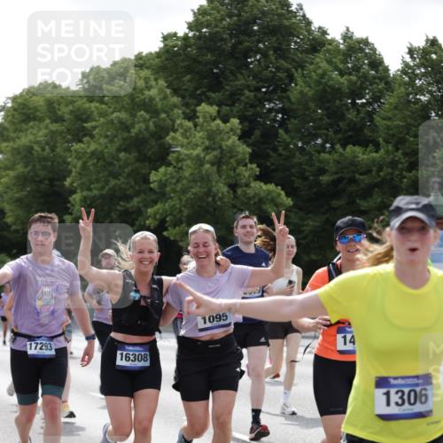 29.06.2025 - hella hamburg halbmarathon Jannik Wohlers http://msf.ph/oto/8141209 29.06.2025 10:43:34 Lombardsbrücke 1026, 1095, 1306, 1459, 1802, 1804, 2073, 2186, 2692, 2733, 3288, 3596, 3597, 4627, 4636, 4898, 5001, 5127, 5293, 5890, 5902, 5905, 6036, 6334, 6895, 7326, 7489, 8058, 8591, 8870, 8957, 9073, 9704, 9879, 10285, 10553, 12520, 12792, 13371, 13777, 13809, 13973, 14474, 14544, 15285, 15294, 15448, 15675, 15719, 16298, 16308, 16862, 17293, 18080, 18318 meine-sportfotos.de