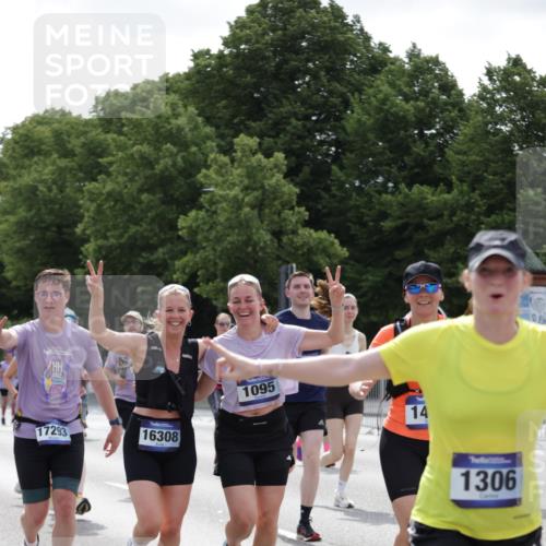 29.06.2025 - hella hamburg halbmarathon Jannik Wohlers http://msf.ph/oto/8141213 29.06.2025 10:43:34 Lombardsbrücke 1026, 1095, 1306, 1459, 1802, 1804, 2073, 2186, 2692, 2733, 3288, 3596, 3597, 4627, 4636, 4898, 5001, 5127, 5293, 5890, 5902, 5905, 6036, 6334, 6895, 7326, 7489, 8058, 8591, 8870, 8957, 9073, 9704, 9879, 10285, 10553, 12520, 12792, 13371, 13777, 13809, 13973, 14474, 14544, 15285, 15294, 15448, 15675, 15719, 16298, 16308, 16862, 17293, 18080, 18318 meine-sportfotos.de
