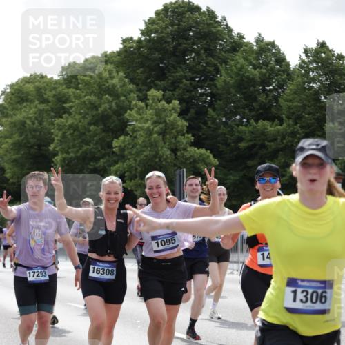 29.06.2025 - hella hamburg halbmarathon Jannik Wohlers http://msf.ph/oto/8141219 29.06.2025 10:43:34 Lombardsbrücke 1026, 1095, 1306, 1459, 1802, 1804, 2073, 2186, 2692, 2733, 3288, 3596, 3597, 4627, 4636, 4898, 5001, 5127, 5293, 5890, 5902, 5905, 6036, 6334, 6895, 7326, 7489, 8058, 8591, 8870, 8957, 9073, 9704, 9879, 10285, 10553, 12520, 12792, 13371, 13777, 13809, 13973, 14474, 14544, 15285, 15294, 15448, 15675, 15719, 16298, 16308, 16862, 17293, 18080, 18318 meine-sportfotos.de