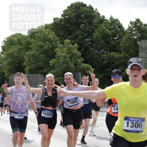 29.06.2025 - hella hamburg halbmarathon Jannik Wohlers http://msf.ph/oto/8141224 29.06.2025 10:43:34 Lombardsbrücke 1026, 1095, 1306, 1459, 1802, 1804, 2073, 2186, 2692, 2733, 3288, 3596, 3597, 4627, 4636, 4898, 5001, 5127, 5293, 5890, 5902, 5905, 6036, 6334, 6895, 7326, 7489, 8058, 8591, 8870, 8957, 9073, 9704, 9879, 10285, 10553, 12520, 12792, 13371, 13777, 13809, 13973, 14474, 14544, 15285, 15294, 15448, 15675, 15719, 16298, 16308, 16862, 17293, 18080, 18318 meine-sportfotos.de