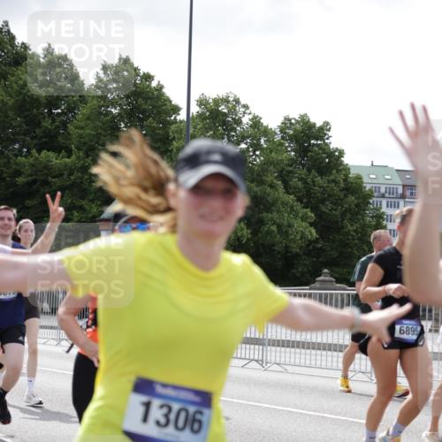 29.06.2025 - hella hamburg halbmarathon Jannik Wohlers http://msf.ph/oto/8141241 29.06.2025 10:43:35 Lombardsbrücke 1026, 1095, 1306, 1459, 1802, 1804, 2073, 2186, 2692, 3288, 3596, 3597, 4627, 4636, 4898, 5001, 5127, 5293, 5890, 5902, 5905, 6036, 6334, 6895, 7326, 7610, 8058, 8591, 8870, 8957, 9073, 9704, 9879, 10285, 10553, 12520, 12792, 13371, 13777, 13809, 13973, 14474, 14544, 14842, 15285, 15294, 15675, 15719, 16298, 16308, 16862, 17293, 18080 meine-sportfotos.de