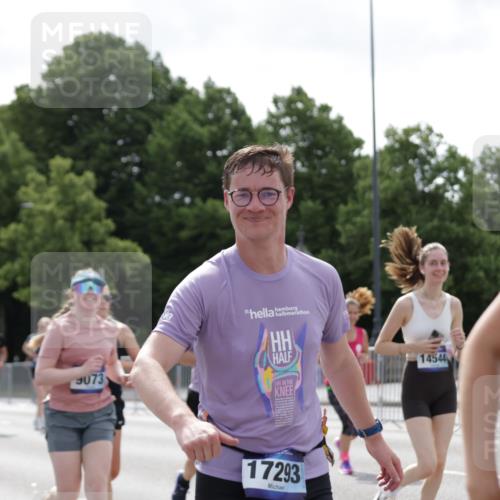 29.06.2025 - hella hamburg halbmarathon Jannik Wohlers http://msf.ph/oto/8141257 29.06.2025 10:43:37 Lombardsbrücke 1026, 1095, 1306, 1459, 1802, 1804, 2073, 2186, 2692, 3065, 3288, 3596, 4627, 4636, 4898, 5001, 5127, 5293, 5890, 5902, 5905, 6895, 7326, 7610, 8591, 8763, 8870, 8957, 9073, 9879, 12445, 12520, 12792, 13777, 13809, 13973, 14474, 14544, 14842, 14874, 15285, 15294, 15675, 15719, 16308, 16862, 17293, 17582, 18080 meine-sportfotos.de