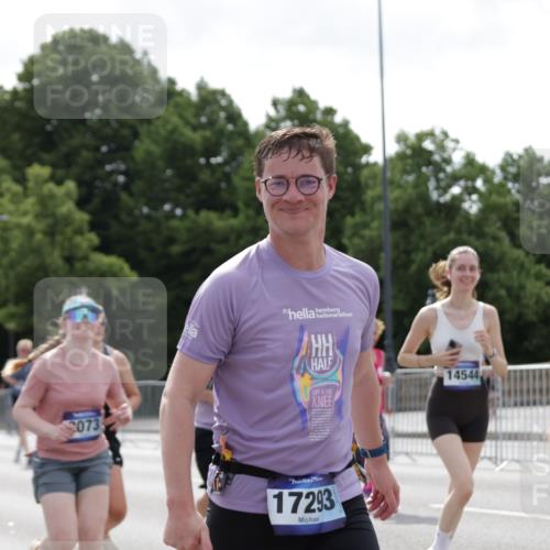 29.06.2025 - hella hamburg halbmarathon Jannik Wohlers http://msf.ph/oto/8141261 29.06.2025 10:43:37 Lombardsbrücke 1026, 1095, 1306, 1459, 1802, 1804, 2073, 2186, 2692, 3065, 3288, 3596, 4627, 4636, 4898, 5001, 5127, 5293, 5890, 5902, 5905, 6895, 7326, 7610, 8591, 8763, 8870, 8957, 9073, 9879, 12445, 12520, 12792, 13777, 13809, 13973, 14474, 14544, 14842, 14874, 15285, 15294, 15675, 15719, 16308, 16862, 17293, 17582, 18080 meine-sportfotos.de
