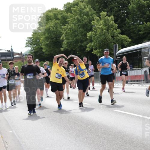 29.06.2025 - hella hamburg halbmarathon Jannik Wohlers http://msf.ph/oto/8141319 29.06.2025 10:43:40 Lombardsbrücke 1026, 1095, 1306, 1459, 1802, 1804, 2073, 2186, 2692, 3065, 3288, 3596, 4627, 4636, 4898, 5001, 5127, 5730, 5731, 5902, 5905, 6895, 7326, 7610, 7818, 8591, 8763, 8870, 8957, 9073, 9879, 11955, 12445, 12520, 12792, 13629, 13809, 13973, 14031, 14474, 14544, 14842, 14874, 15285, 15675, 15719, 16244, 16308, 16862, 17293, 17582 meine-sportfotos.de