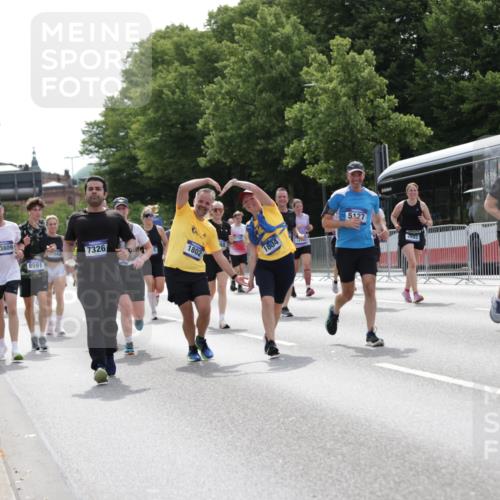 29.06.2025 - hella hamburg halbmarathon Jannik Wohlers http://msf.ph/oto/8141326 29.06.2025 10:43:41 Lombardsbrücke 1026, 1095, 1306, 1459, 1802, 1804, 2073, 2186, 2692, 3065, 3596, 4627, 4636, 4898, 5001, 5127, 5730, 5731, 5902, 5905, 6895, 7326, 7610, 7818, 8591, 8763, 8870, 8957, 9073, 9879, 11955, 12445, 12520, 13629, 13809, 13973, 13987, 14031, 14474, 14544, 14842, 14874, 15675, 15719, 16244, 16308, 16862, 17293, 17582 meine-sportfotos.de