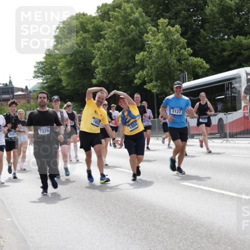 29.06.2025 - hella hamburg halbmarathon Jannik Wohlers http://msf.ph/oto/8141343 29.06.2025 10:43:41 Lombardsbrücke 1026, 1095, 1306, 1459, 1802, 1804, 2073, 2186, 2692, 3065, 3596, 4627, 4636, 4898, 5001, 5127, 5730, 5731, 5902, 5905, 6895, 7326, 7610, 7818, 8591, 8763, 8870, 8957, 9073, 9879, 11955, 12445, 12520, 13629, 13809, 13973, 13987, 14031, 14474, 14544, 14842, 14874, 15675, 15719, 16244, 16308, 16862, 17293, 17582 meine-sportfotos.de