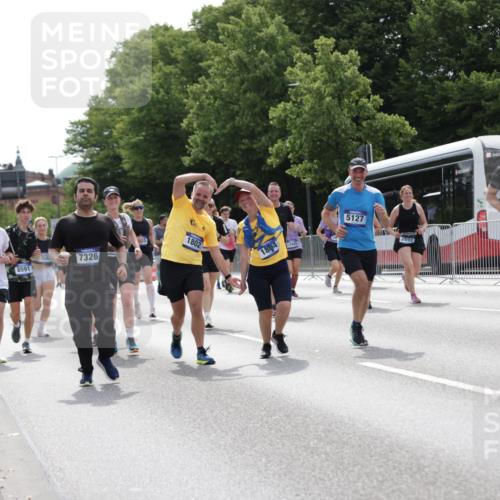 29.06.2025 - hella hamburg halbmarathon Jannik Wohlers http://msf.ph/oto/8141350 29.06.2025 10:43:41 Lombardsbrücke 1026, 1095, 1306, 1459, 1802, 1804, 2073, 2186, 2692, 3065, 3596, 4627, 4636, 4898, 5001, 5127, 5730, 5731, 5902, 5905, 6895, 7326, 7610, 7818, 8591, 8763, 8870, 8957, 9073, 9879, 11955, 12445, 12520, 13629, 13809, 13973, 13987, 14031, 14474, 14544, 14842, 14874, 15675, 15719, 16244, 16308, 16862, 17293, 17582 meine-sportfotos.de